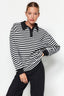 Siyah Çizgili Polo Yaka Kalın İçi Polarlı Oversize Örme Sweatshirt TWOAW24SW00344