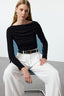 Siyah Kayık Yaka Drapeli Vücuda Oturan Esnek Örme Bluz TWOAW25BZ00109