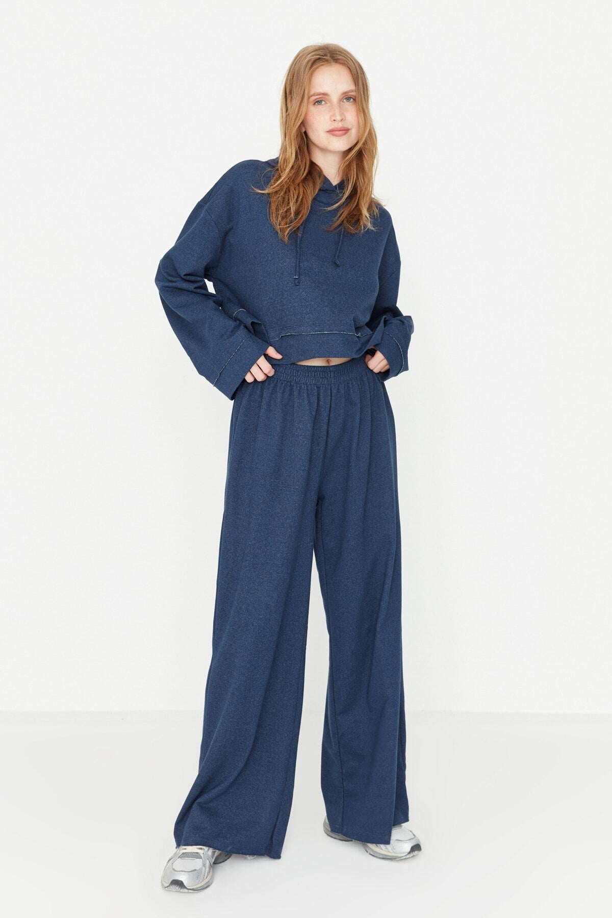 Trendyolmilla Lacivert Kapüşonlu Geniş Kalıp Örme Pijama Takımı TWOSS21EM0026