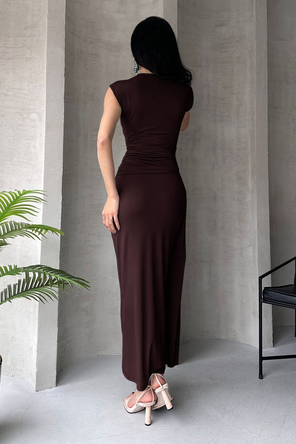 Trendyolmilla Kahverengi Vücuda Oturan Maxi Şık Gece Abiye Mezuniyet Elbise TPRSS25EL00316