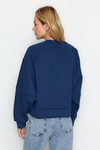Trendyolmilla Taş Bisiklet Yaka Regular Fit Nakışlı Kalın İçi Polarlı Örme Sweatshirt TWOAW24SW00199