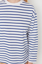 Trendyolmilla Beyaz Çizgili Oversize/Geniş Kesim Bisiklet Yaka İnce Örme Sweatshirt TWOAW23SW00326