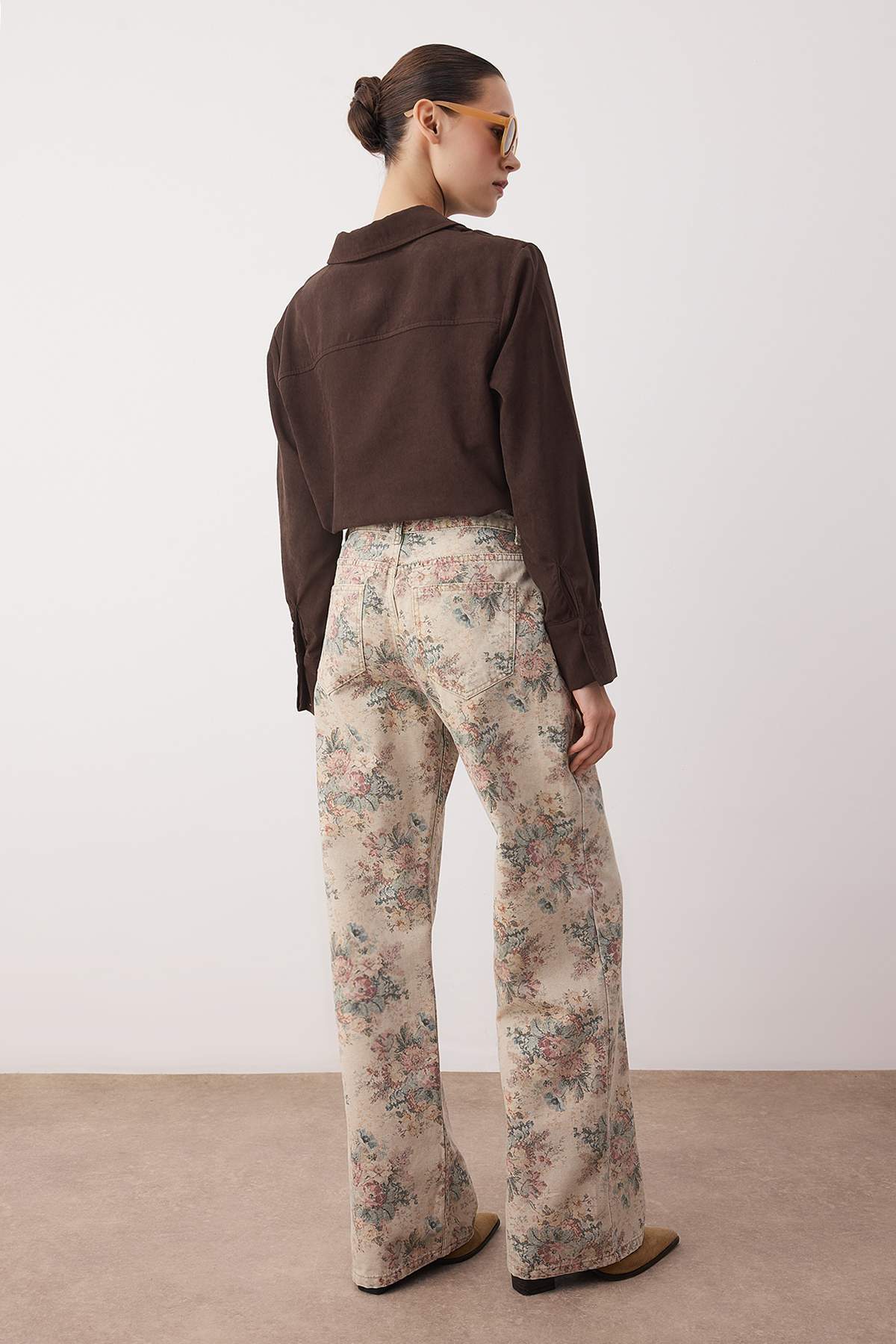 Çok Renkli Çiçek Desenli Yüksek Bel Wide Leg Jeans TWOAW26JE00246