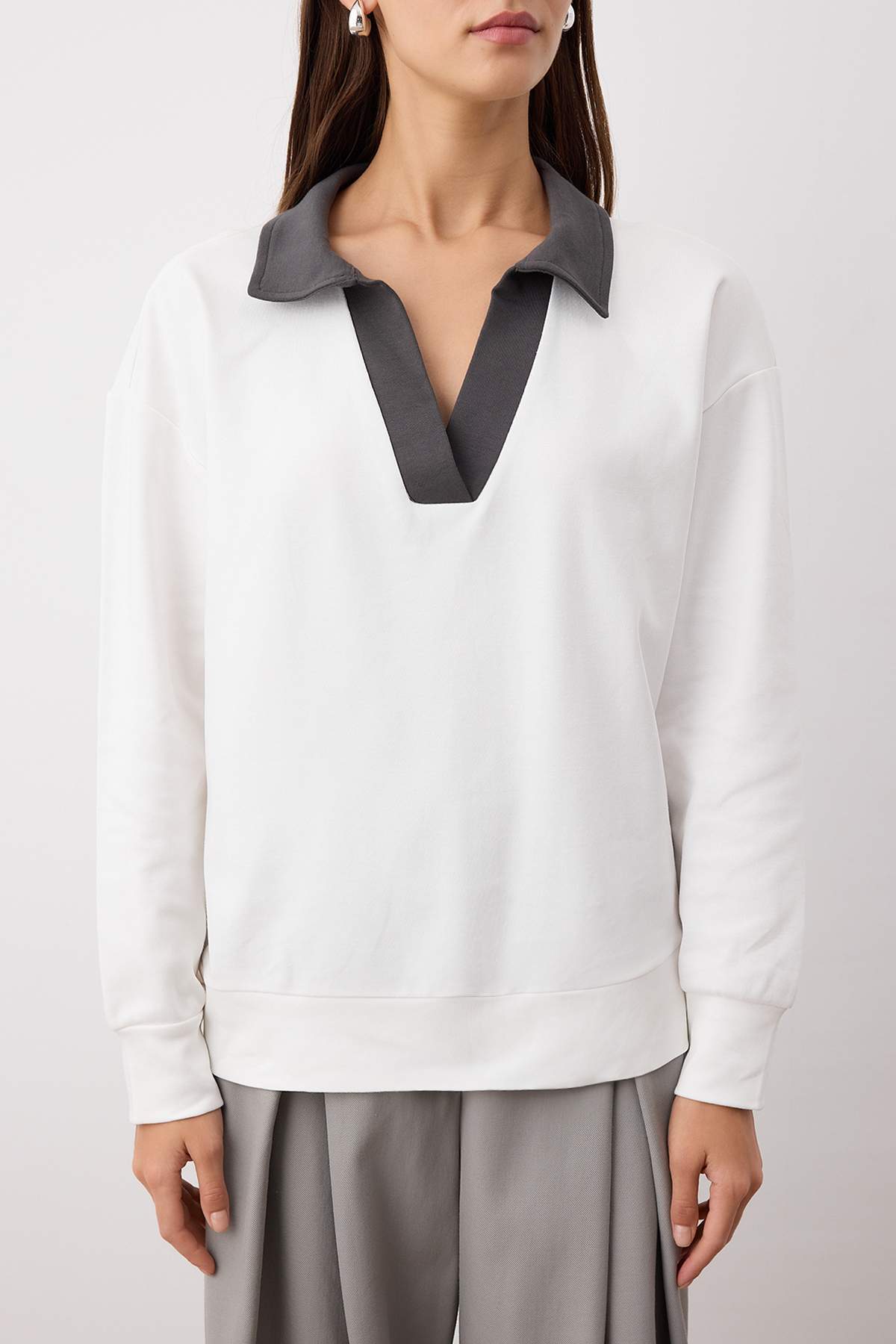 Trendyolmilla Ekru Renk Bloklu Polo Yaka Relaxed/Rahat Kalıp Örme Sweatshirt TWOAW26SW00043