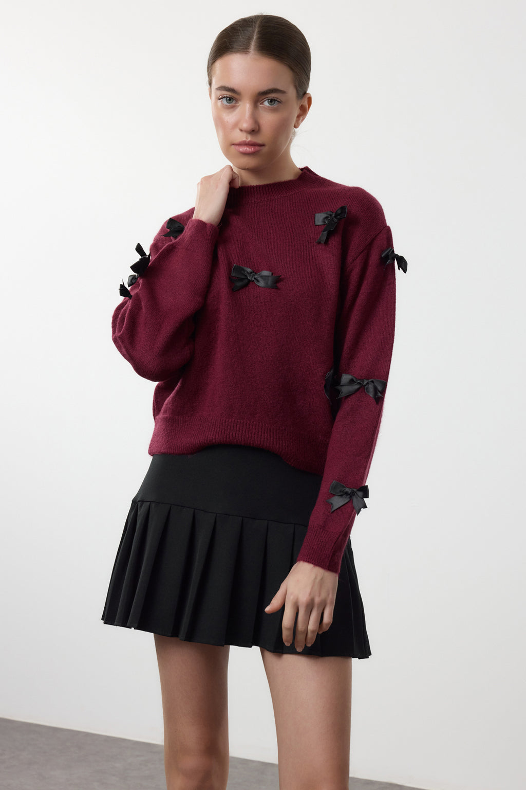 Trendyolmilla Ekru Yumuşak Dokulu Kurdele/Fiyonk Detaylı Triko Kazak TWOAW25KZ00155