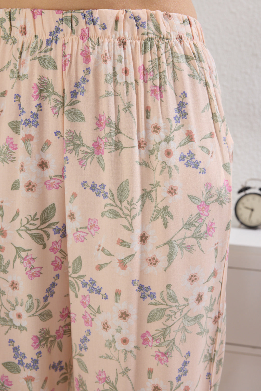Ekru Çiçekli Dantel Detaylı Viskon Örme Pijama Takımı THMSS25PT00223