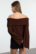 Trendyolmilla Kahverengi Gül Detaylı Carmen Yaka Triko Kazak TWOAW25KZ00373