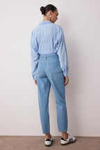 Trendyolmilla Siyah Yüksek Bel Mom %100 Pamuk Non-Stretch Jeans TWOSS23JE00067