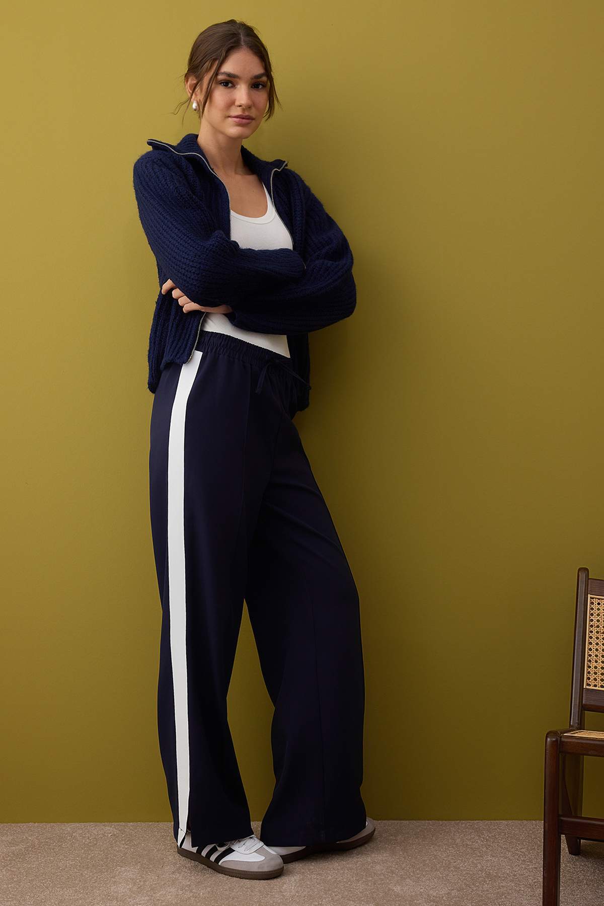 Lacivert Beli Lastikli Wide Leg/Geniş Paça Yanı Şeritli Kumaş Pantolon TWOAW26PL00042 Secondary image