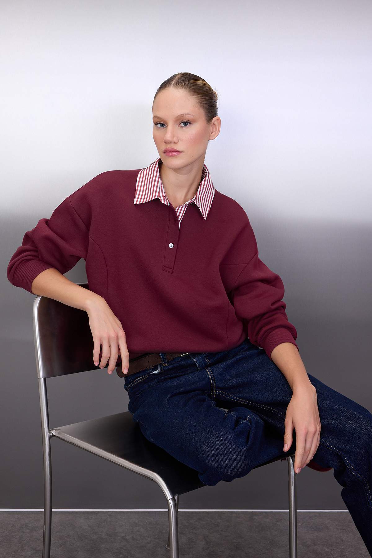 Trendyolmilla Ekru Oversize/Geniş Kalıp Dokuma Garni Detaylı Polo Yaka Örme Sweatshirt TWOAW26SW00116