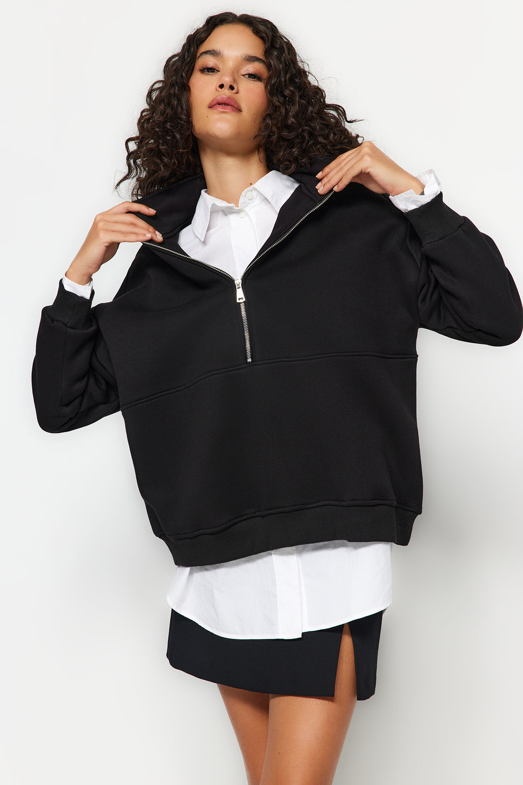 Siyah Oversize/Geniş Kalıp Yarım Fermuarlı Kalın İçi Polarlı Örme Sweatshirt TWOAW24SW00416