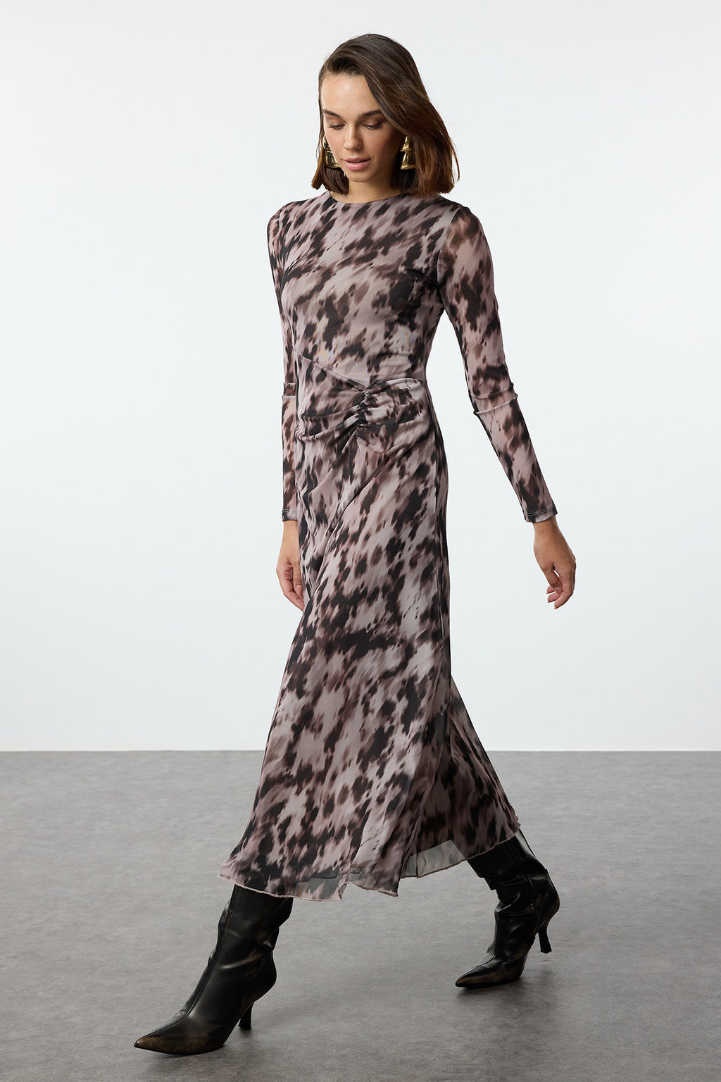 Trendyolmilla Kahverengi Baskılı Büzgü / Drape Maxi Örme Elbise TWOAW25EL00408