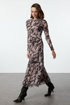 Trendyolmilla Kahverengi Baskılı Büzgü / Drape Maxi Örme Elbise TWOAW25EL00408