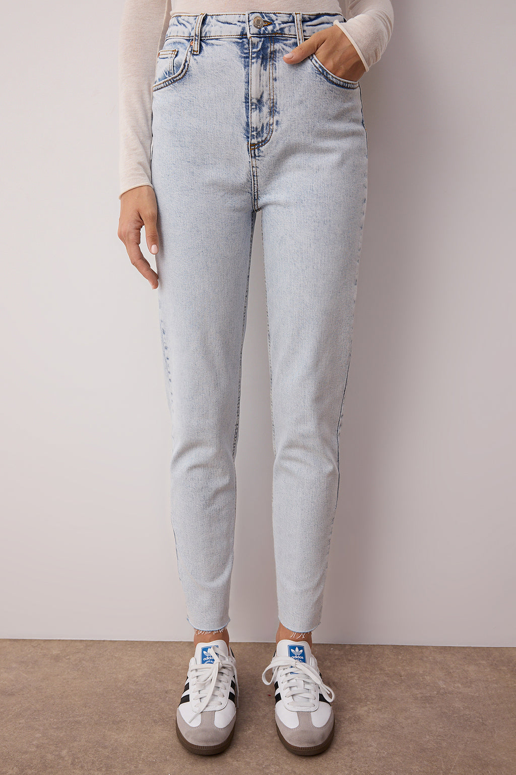 Trendyolmilla Açık Mavi Yüksek Bel Mom Comfort Jeans TWOSS25JE00279