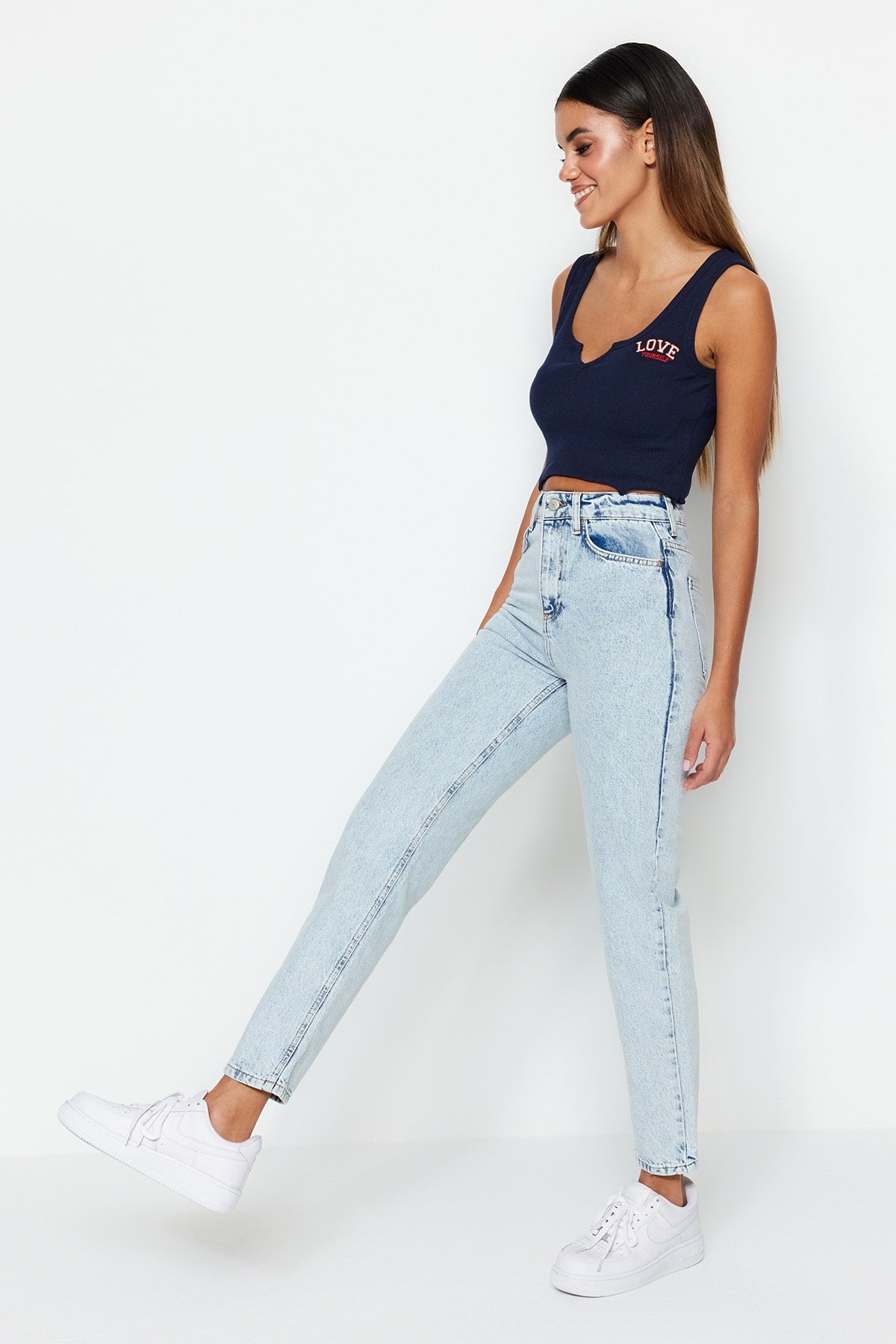 Trendyolmilla Siyah Yüksek Bel Mom %100 Pamuk Non-Stretch Jeans TWOSS23JE00085