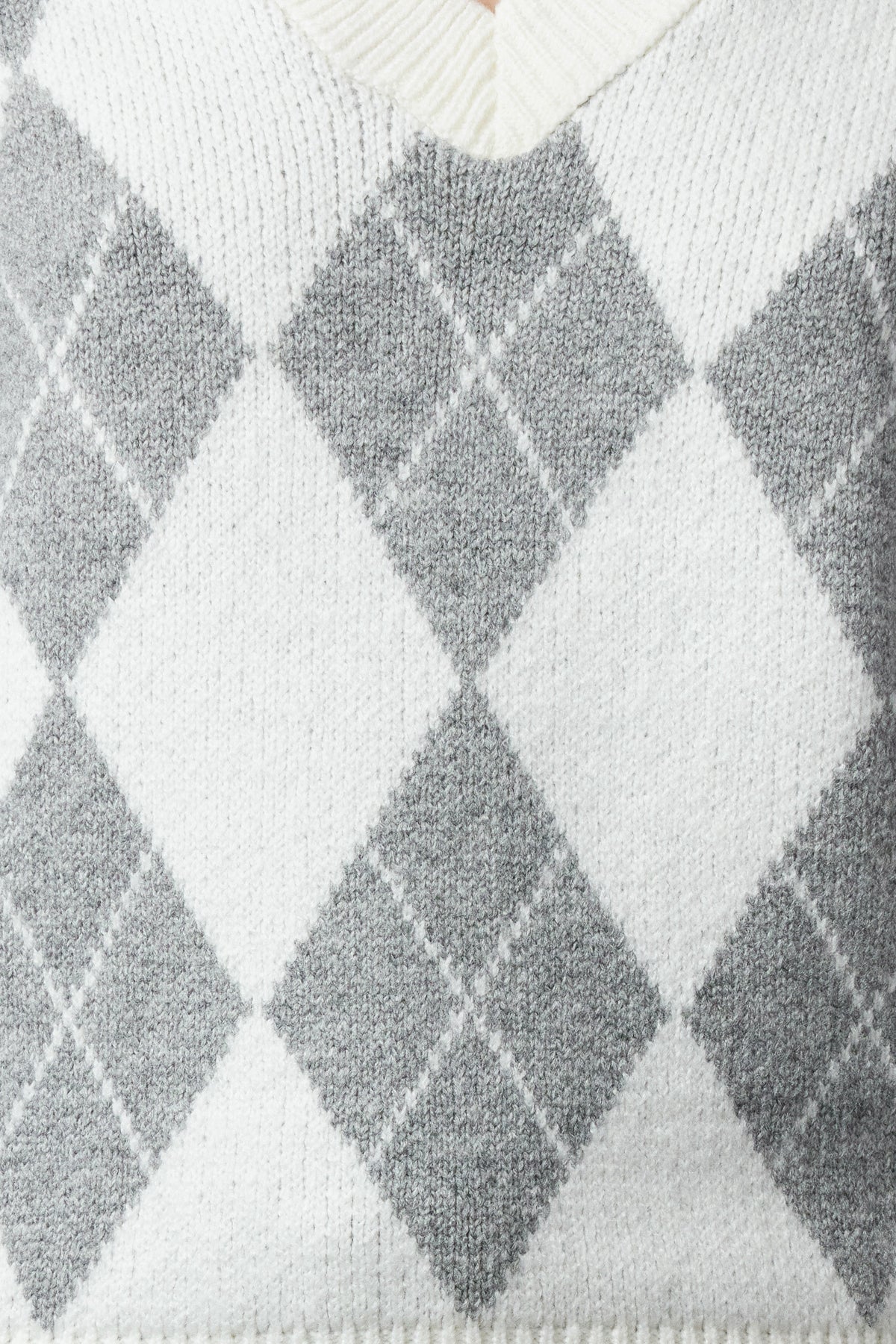 Ekru Yumuşak Dokulu V Yaka Geniş Kalıp Baklava Triko Kazak TWOAW25KZ00200