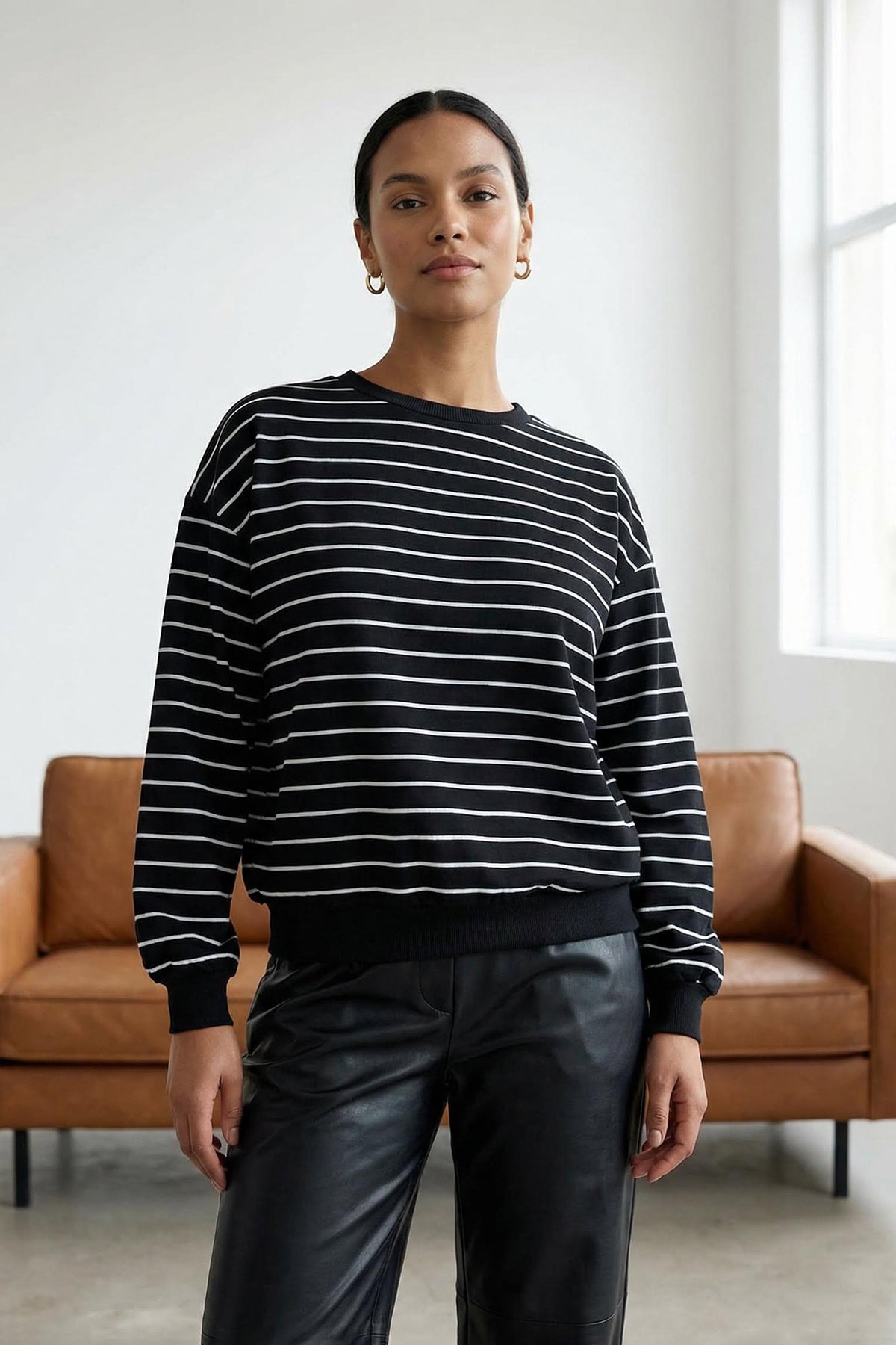 Siyah 2 İplik Bisiklet Yaka Çizgili Regular Örme Sweatshirt TWOAW25SW00324 Main image