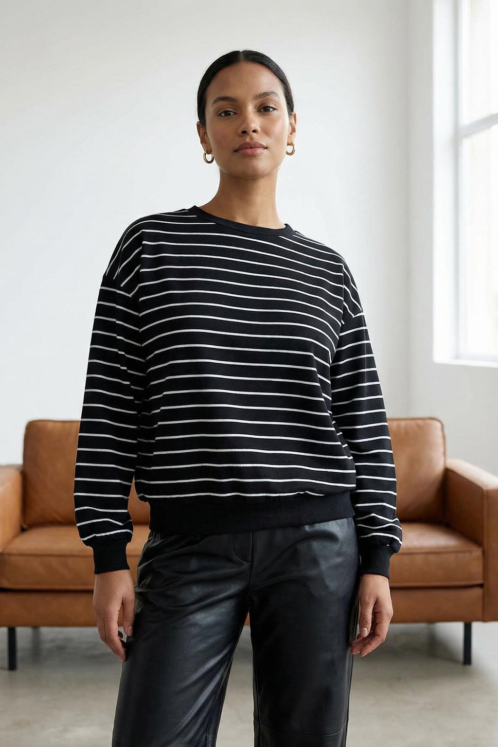 Siyah 2 İplik Bisiklet Yaka Çizgili Regular Örme Sweatshirt TWOAW25SW00324