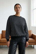 Siyah 2 İplik Bisiklet Yaka Çizgili Regular Örme Sweatshirt TWOAW25SW00324