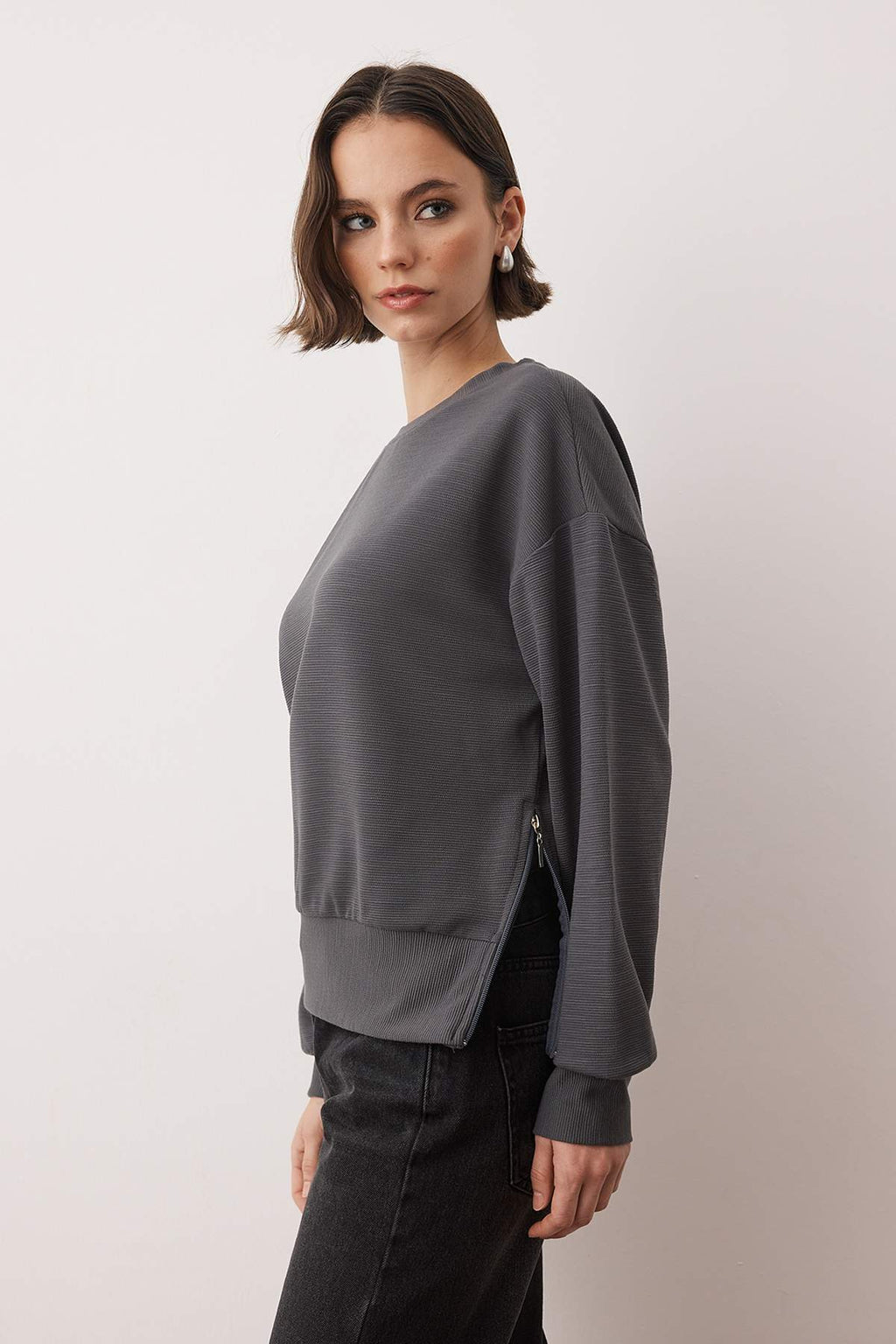 Trendyolmilla Antrasit Fitilli Regular/Normal Kalıp Örme Sweatshirt TWOAW26SW00046