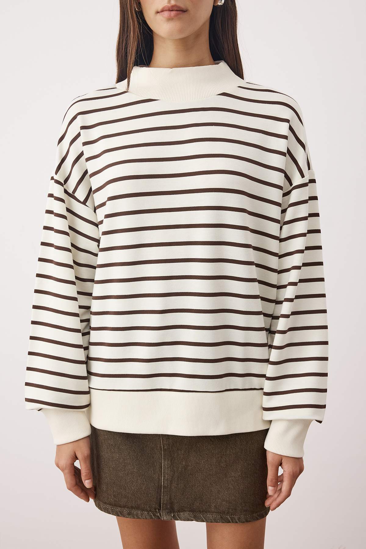 Trendyolmilla Zümrüt Yeşili Çizgili Oversize/Geniş Kalıp Örme Sweatshirt TWOAW26SW00102