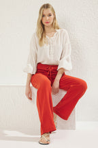 Trendyolmilla Vizon Müslin Beli Lastikli İnce Kumaş Wide Leg/Geniş Paça Dokuma Pantolon TWOSS25PL00067