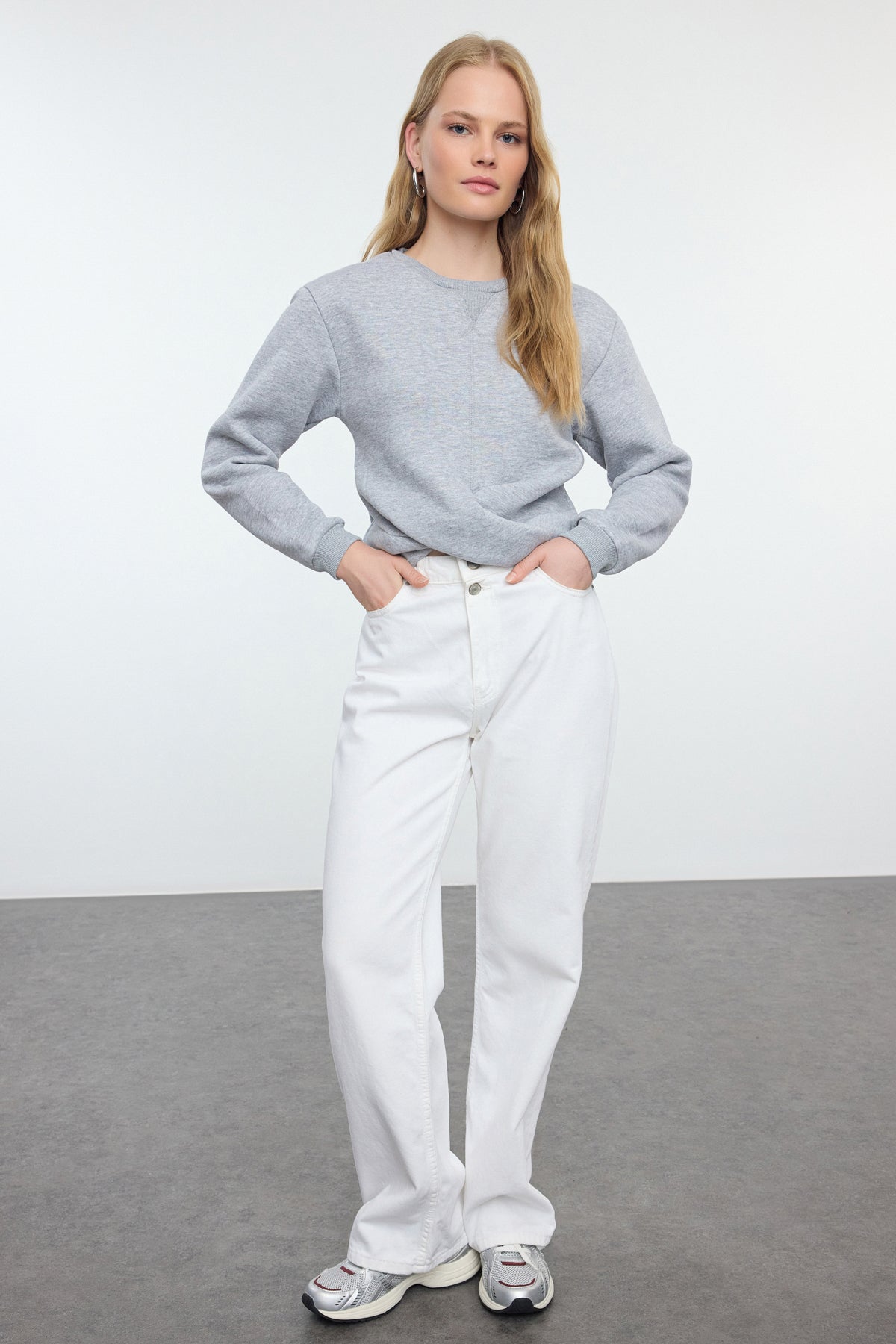 Gri Melanj Burgu Detaylı Crop Kalın İçi Polarlı Bisiklet Yaka Örme Sweatshirt TWOAW25SW00081 Secondary image
