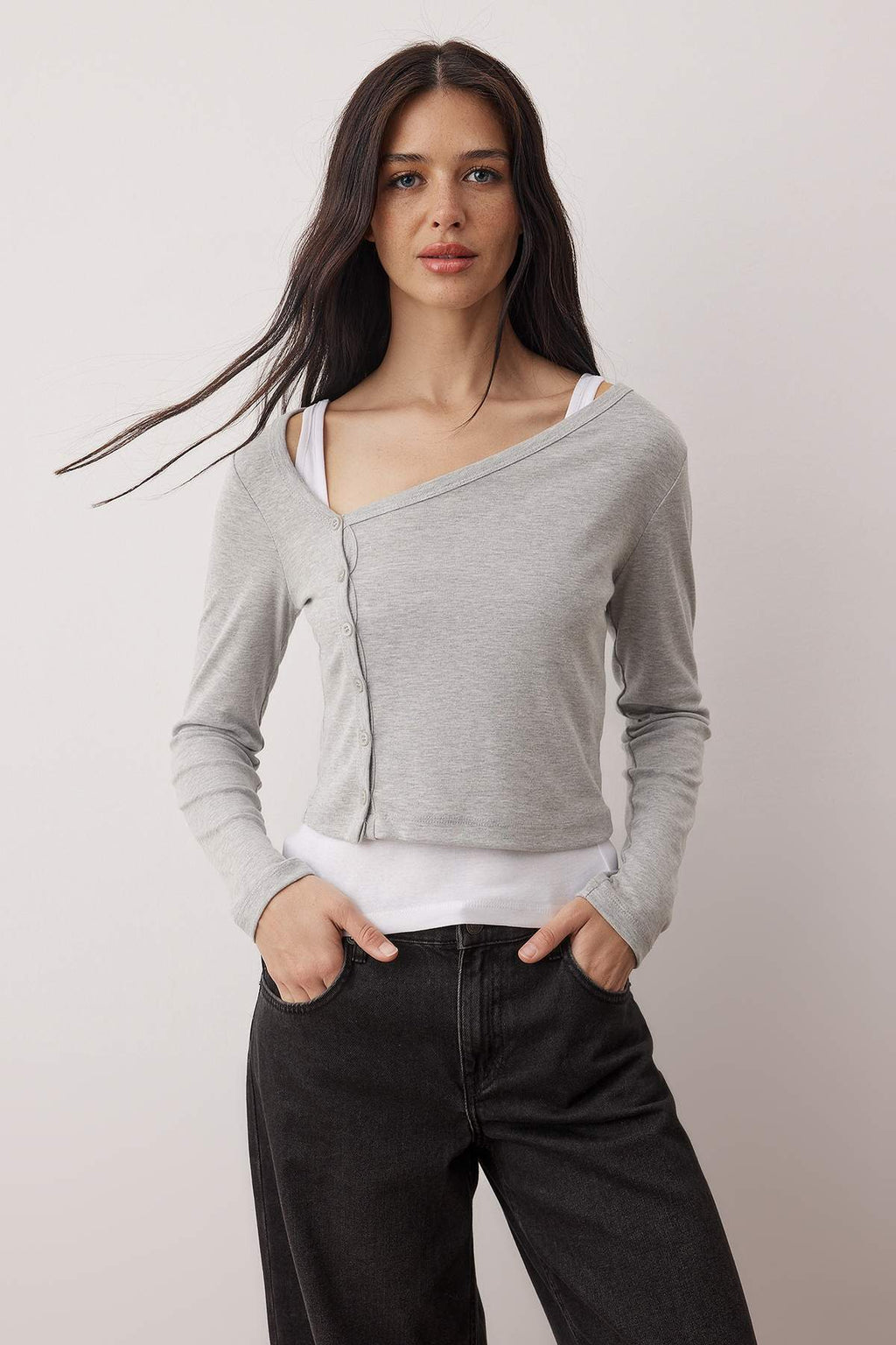 Trendyolmilla Lacivert-Gri 2'li Takım Asimetrik Yaka Düğmeli Vücuda Oturan Esnek Örme Bluz TWOAW26BZ00042