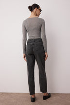 Trendyolmilla Siyah Yüksek Bel Mom %100 Pamuk Non-Stretch Jeans TWOSS23JE00085