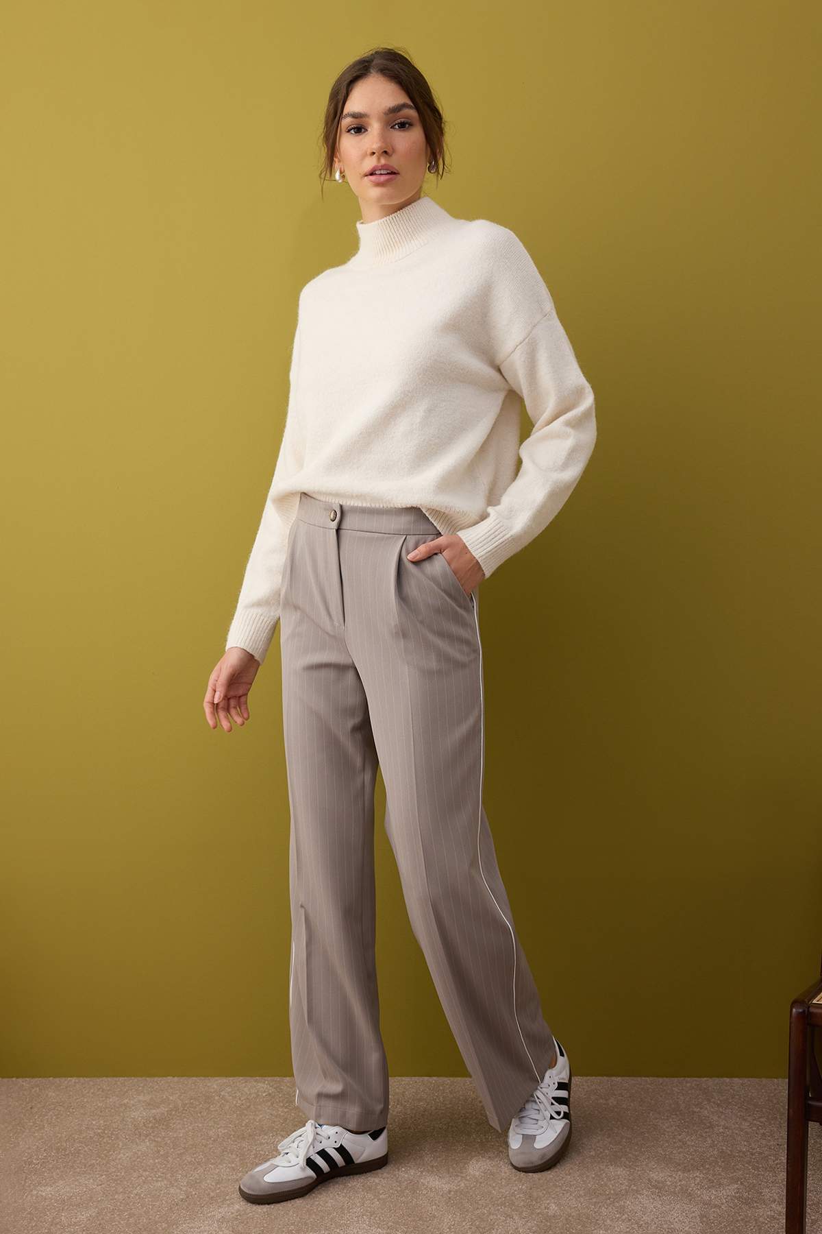 Vizon Çizgili Biye Detaylı Wide Leg/Geniş Paça Pantolon TWOAW26PL00044