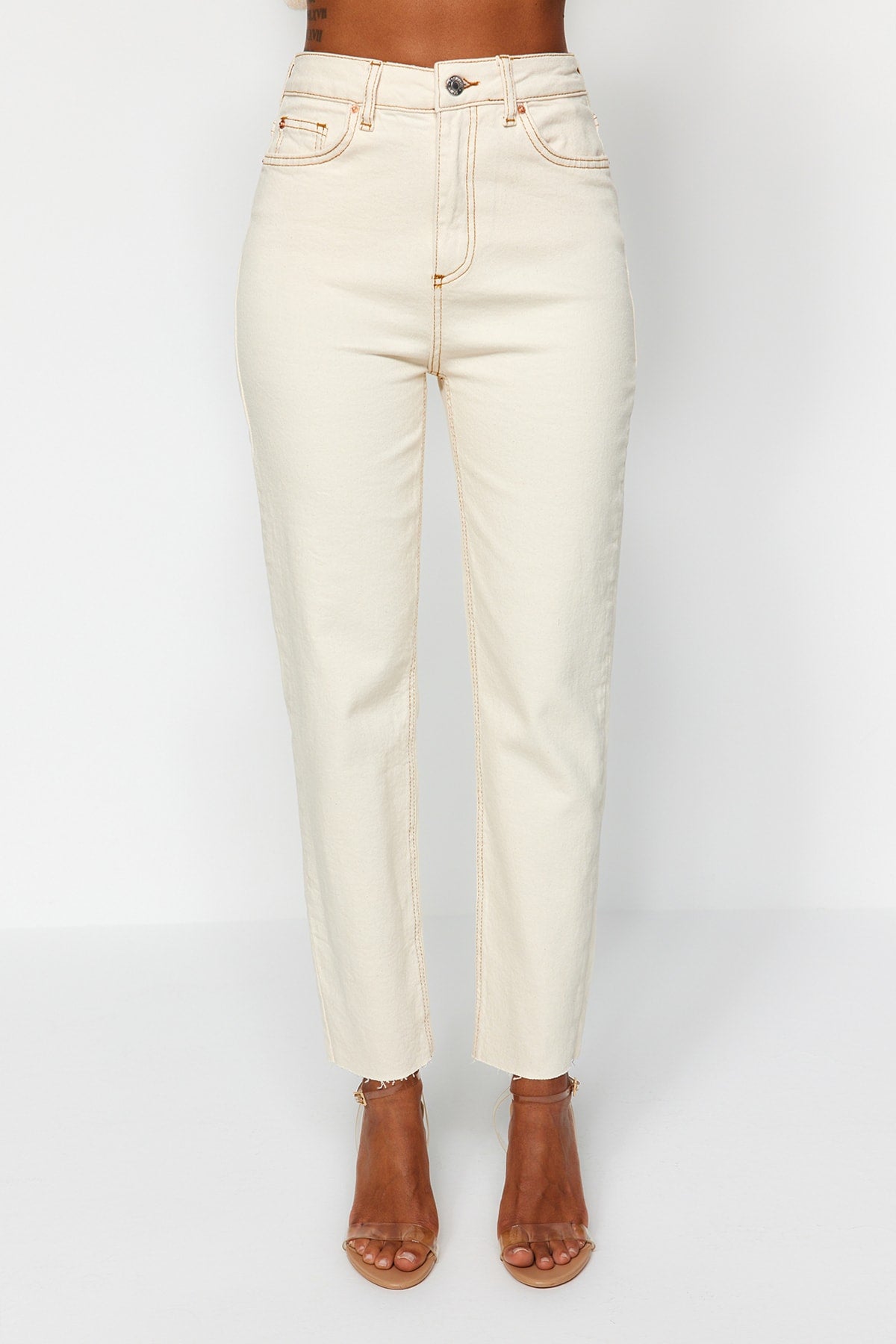 Trendyolmilla Açık Mavi Yüksek Bel Az Esnek Mom Kesik Paça Jeans TWOSS23JE00094