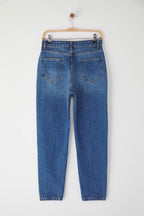 Trendyolmilla Koyu Mavi Yüksek Bel Mom %100 Pamuk Non-Stretch Jeans TWOSS25JE00277