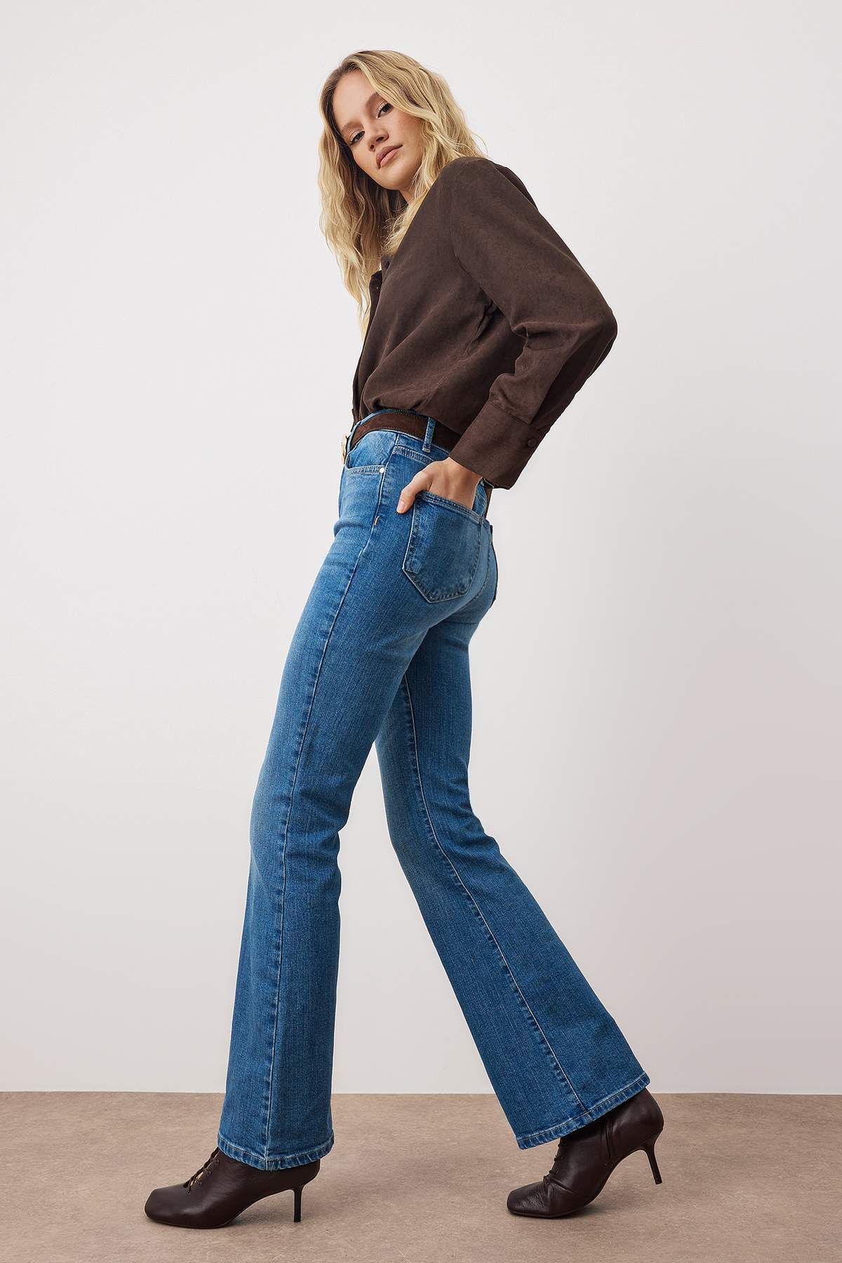 Trendyolmilla Mavi*002 Süper Yüksek Bel Comfort/Esnek Flare Jeans TWOSS23JE00064