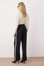 Siyah Yanları Şerit Detaylı Wide Leg/Geniş Paça Dökümlü Kumaş Pantolon TWOAW26PL00066