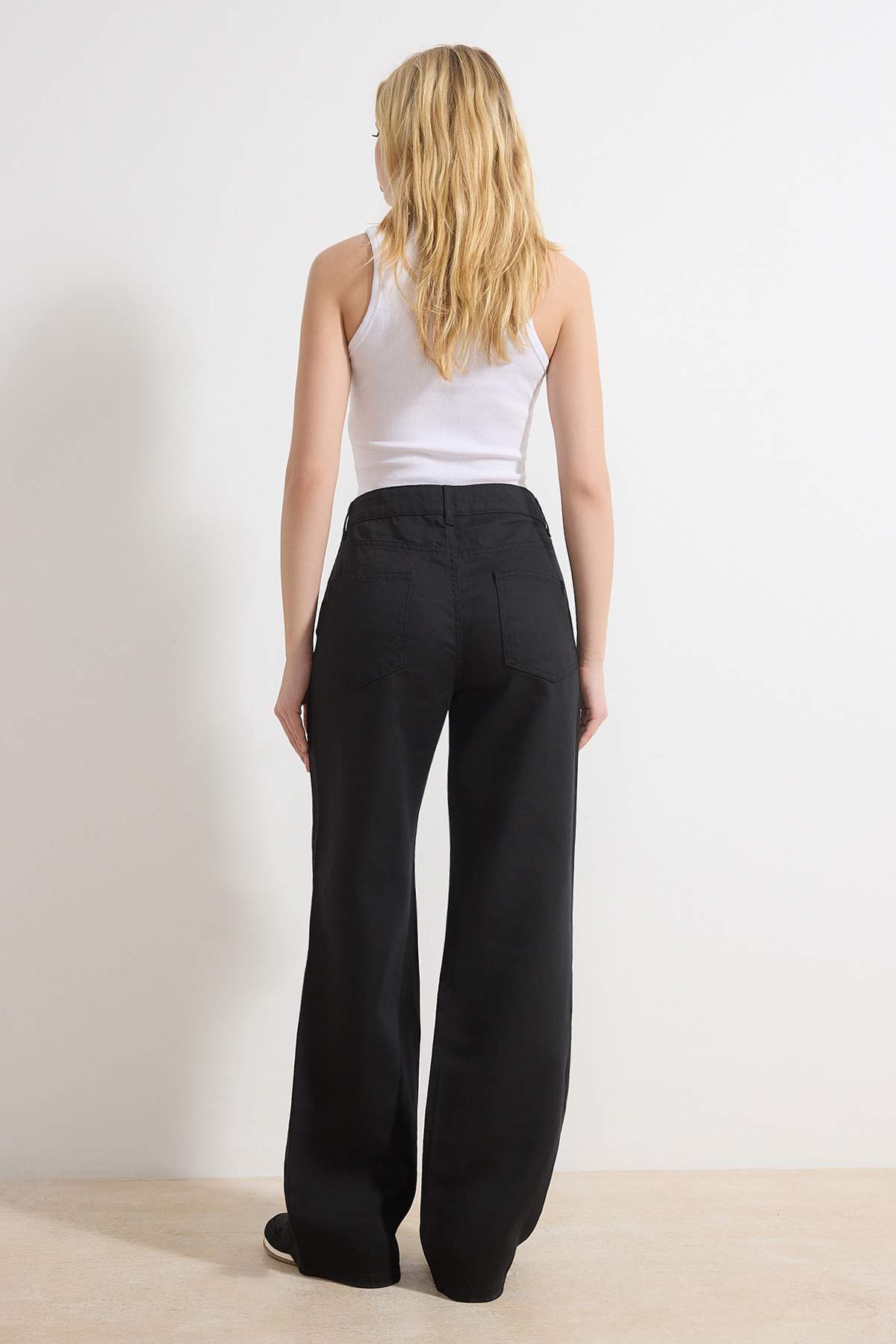 Siyah SOLMAYAN SİYAH Tencel™ Yüksek Bel Uzun Boy Wide Leg Jeans TWOSS26JE00082