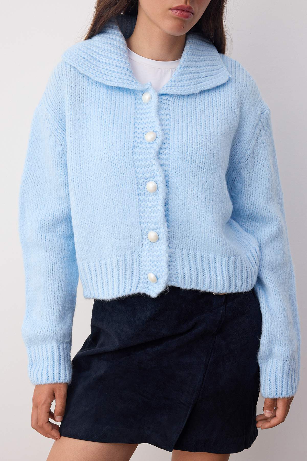 Trendyolmilla Ekru  Oversize/Geniş Kalıp Crop  Triko Hırka TWOAW26HI00179