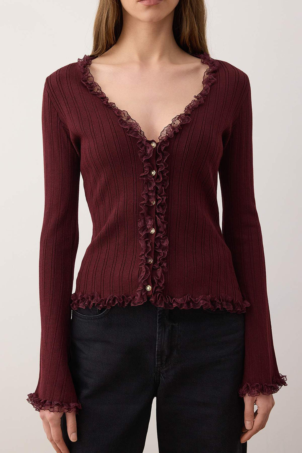 Trendyolmilla Teen Ekru V Yaka Dantel Garnili Premium/Özel İplikli Fitted/Vücuda Oturan Triko Hırka TWOAW26HI00098