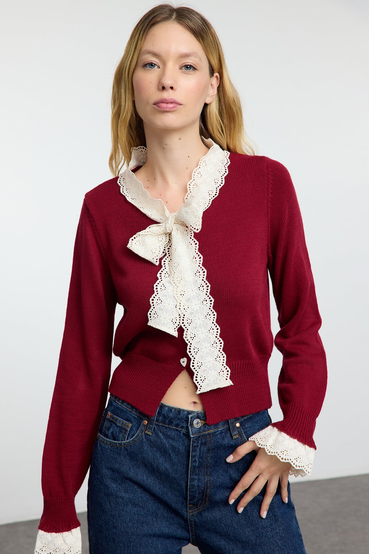Trendyolmilla Bordo Crop Dantel Garnili Renk Bloklu Triko Hırka TWOAW25HI00251 Main image