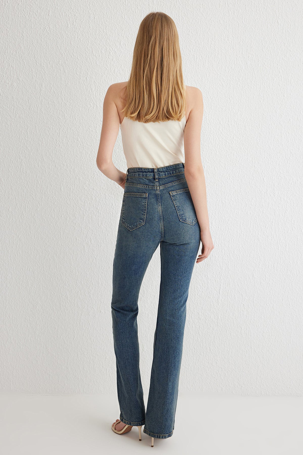 Trendyolmilla Mavi Yüksek Bel Comfort/Esnek Flare İspanyol Paça Jeans TWOSS25JE00101