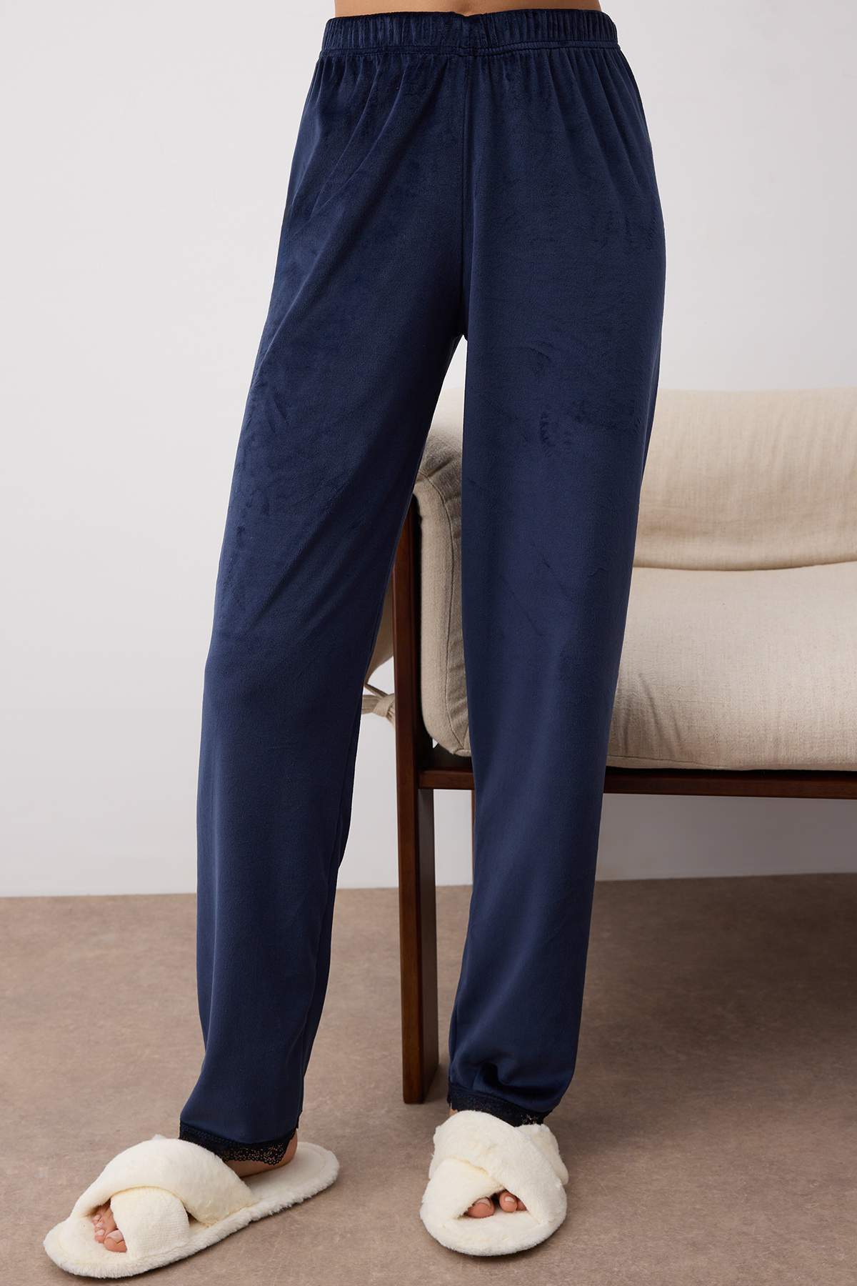 Trendyolmilla Bordo 3'lü Çeyiz Seti Dantel Detaylı Kadife Örme Sabahlık+Pijama Takımı THMAW26PT00191