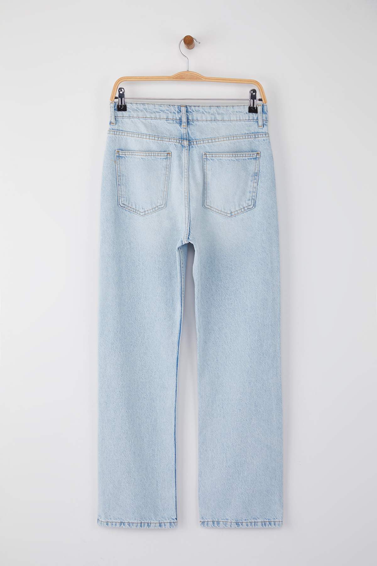 Trendyolmilla Gri Yüksek Bel Boru Paça Yeni Straight Jeans TWOAW26JE00060