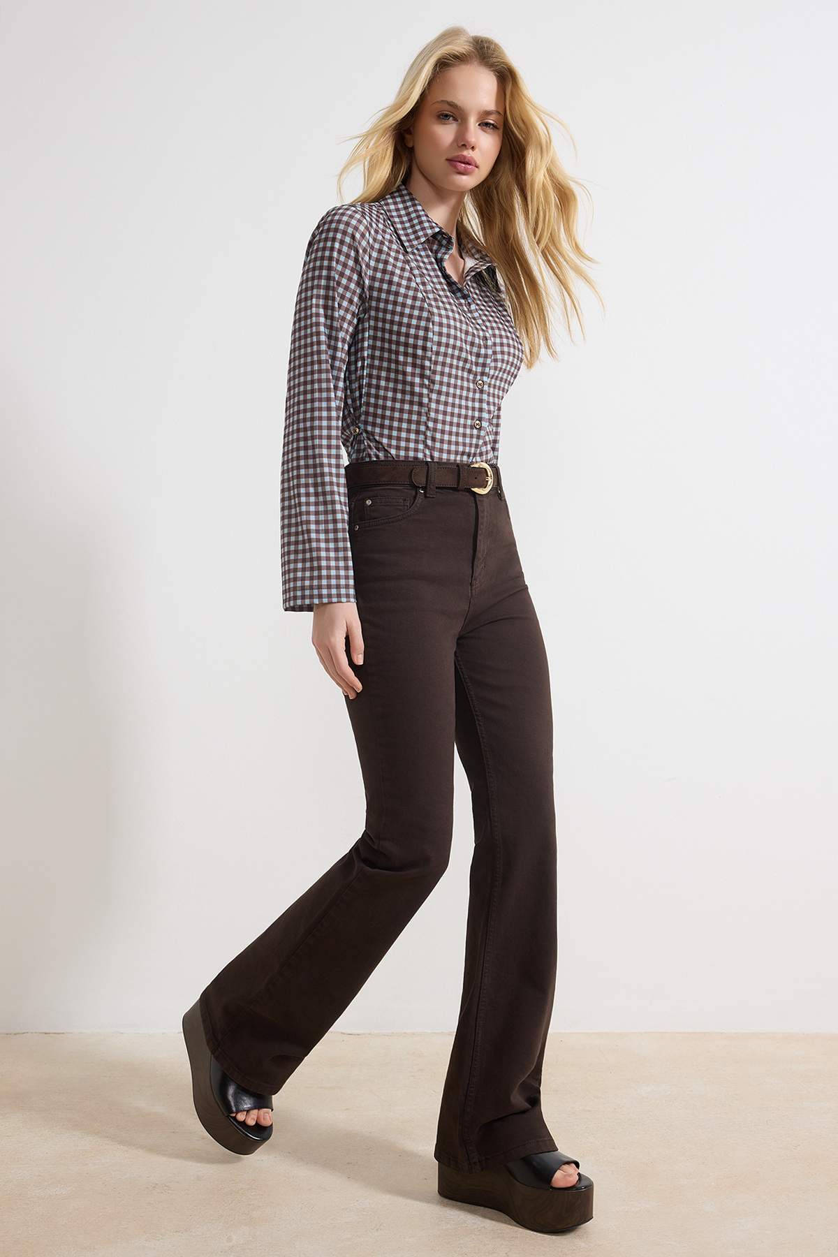 Trendyolmilla Mavi Yüksek Bel Comfort/Esnek Flare İspanyol Paça Jeans TWOSS25JE00101