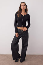 Trendyolmilla Kırmızı Önü Full Çıtçıtlı Fitted/Vücuda Oturan Örme Bluz TWOAW26BZ00193