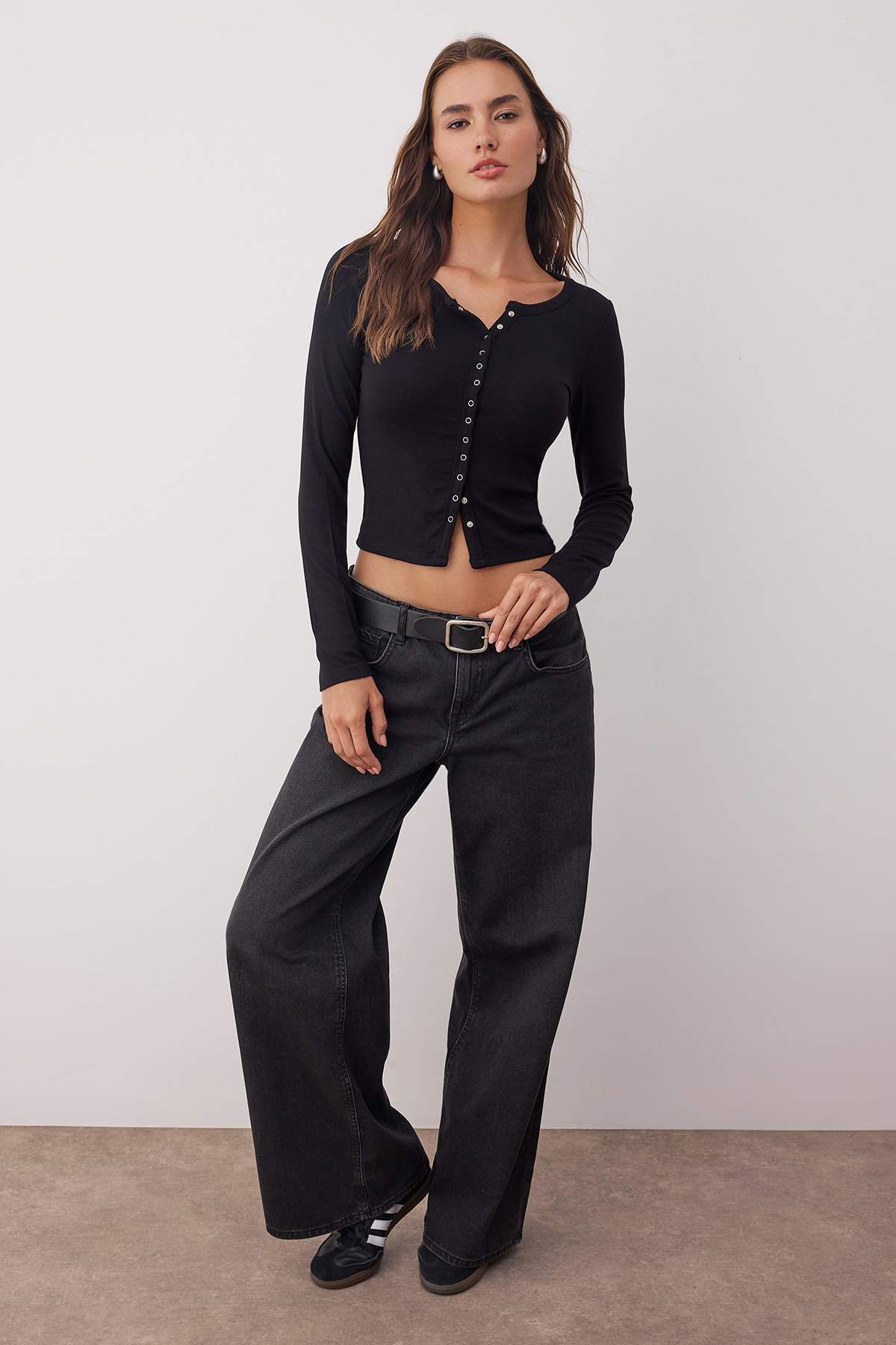 Trendyolmilla Kırmızı Önü Full Çıtçıtlı Fitted/Vücuda Oturan Örme Bluz TWOAW26BZ00193