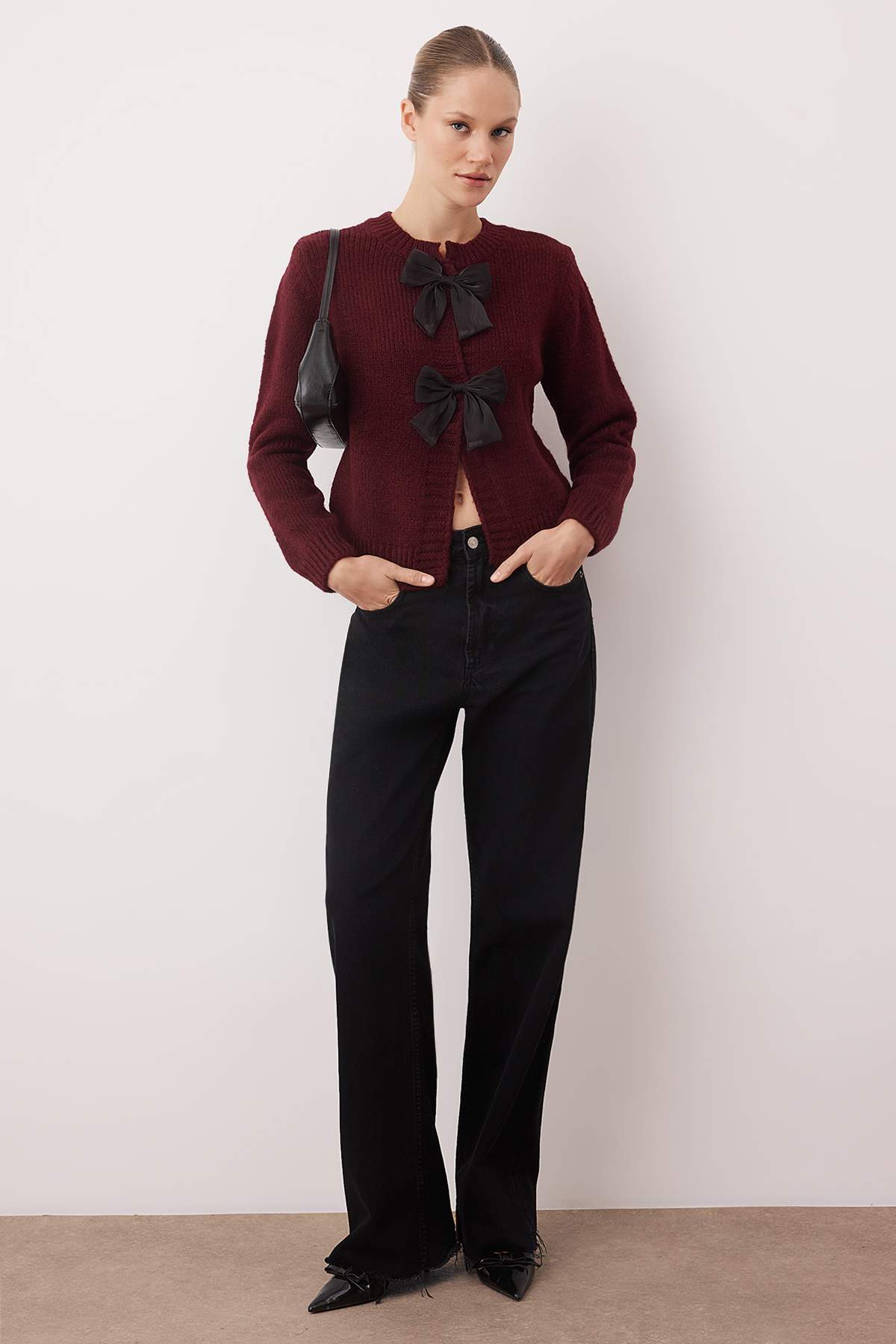 Trendyolmilla Bordo Bisiklet Yaka Kurdele Detaylı Triko Hırka TWOAW26HI00236 Triko Hırka TWOAW26HI00236 Secondary image