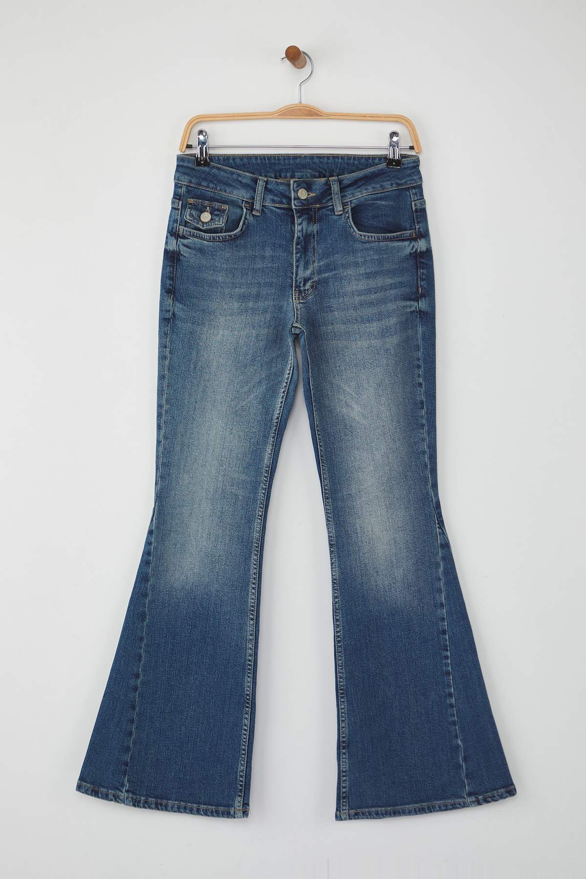 Mavi Dikiş Detaylı Düşük Bel Comfort/Esnek Flare Jeans TWOAW26JE00043