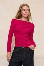 Trendyolmilla Kırmızı Büzgü/Drape Detaylı Dökümlü Asimetrik Yaka Örme Bluz TWOAW26BZ00138