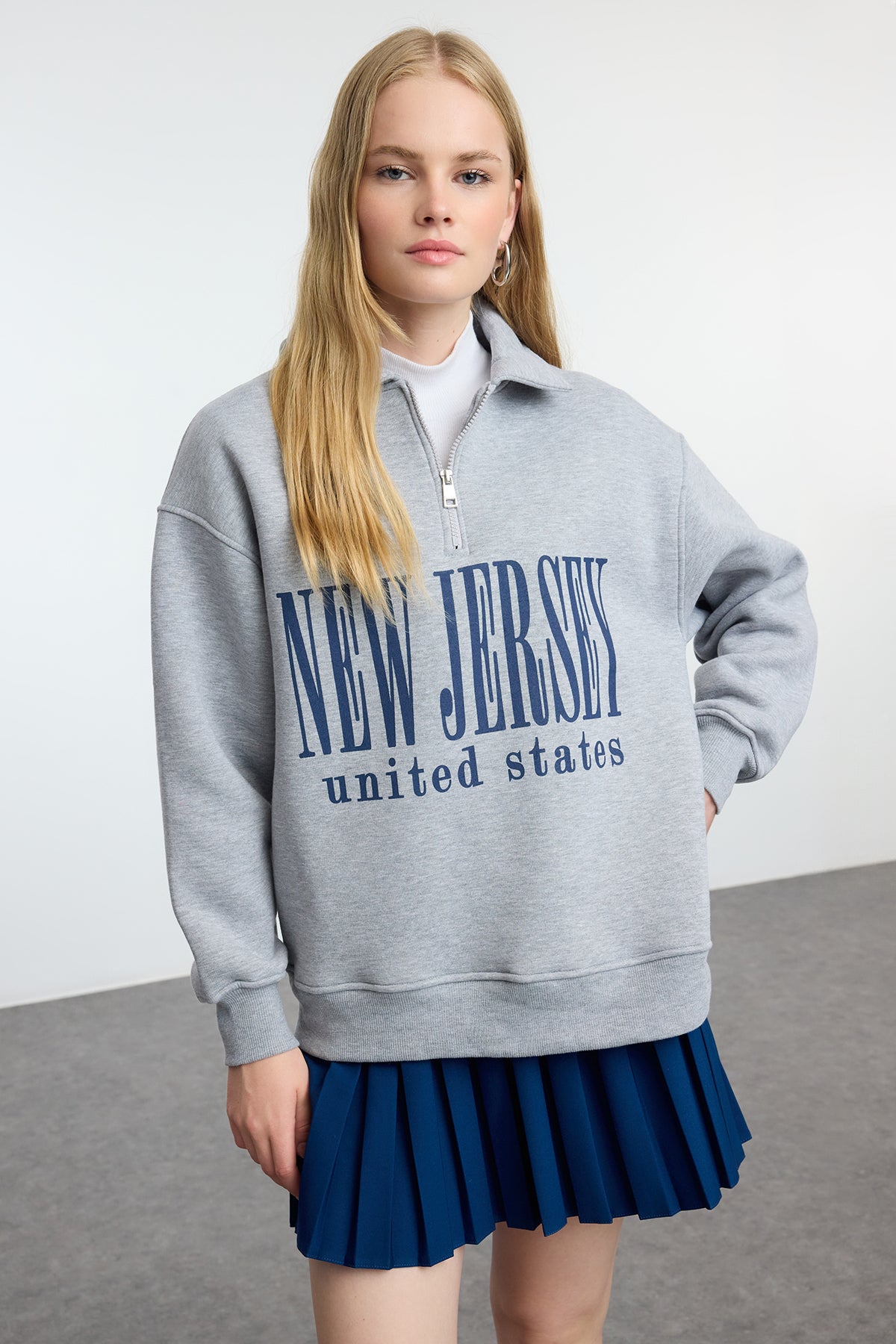 Trendyolmilla Bordo Oversize Kalıp Kalın içi Polarlı Slogan Baskılı Fermuarlı Örme Sweatshirt TWOAW25SW00134