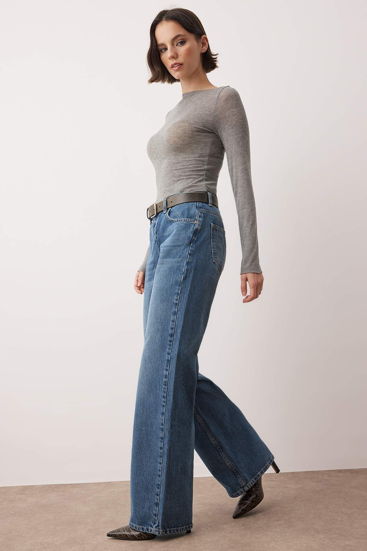 Trendyolmilla Mavi*001 Normal Bel Geniş Paça Wide Leg Jeans TWOAW26JE00078 Secondary image