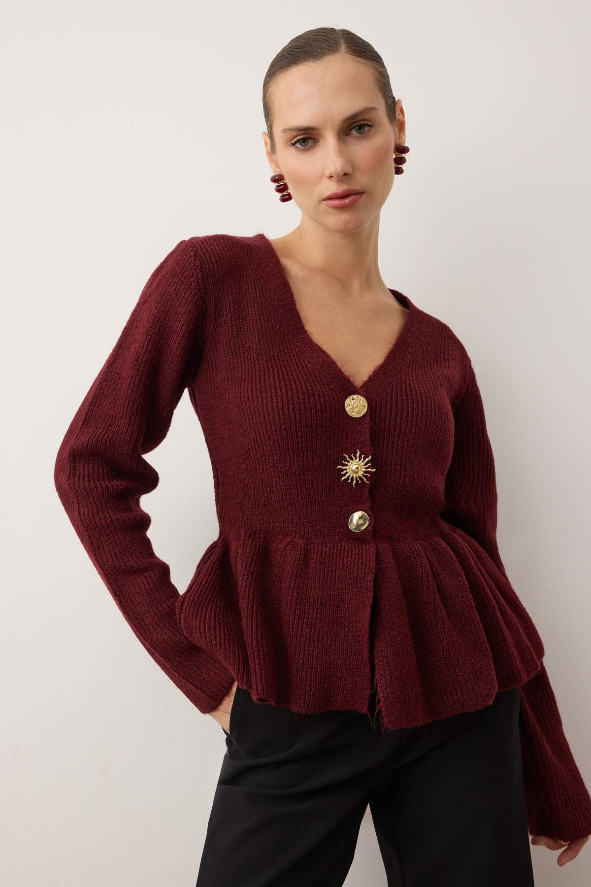 Trendyolmilla Limited Edition Bordo Yumuşak Dokulu Düğme Detaylı Triko Hırka TWOAW26HI00221 Main image